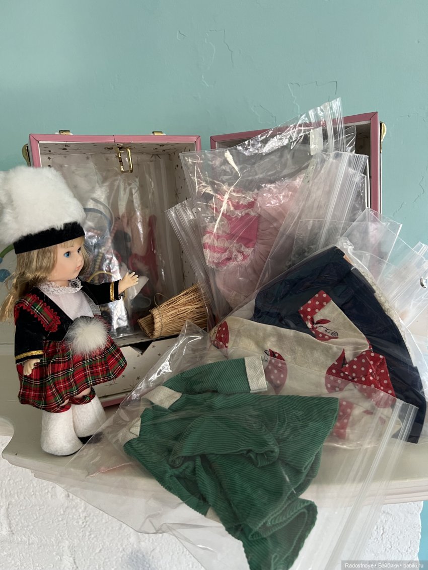 Две американские композитные куколки, выигранные в живом аукционе