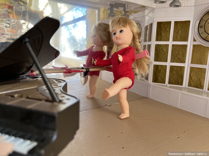 Две американские композитные куколки, выигранные в живом аукционе