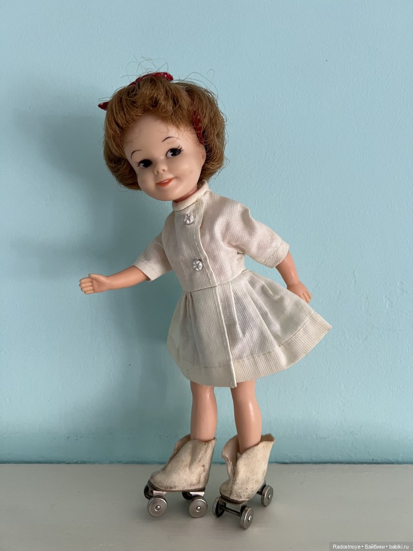 Две американские композитные куколки, выигранные в живом аукционе