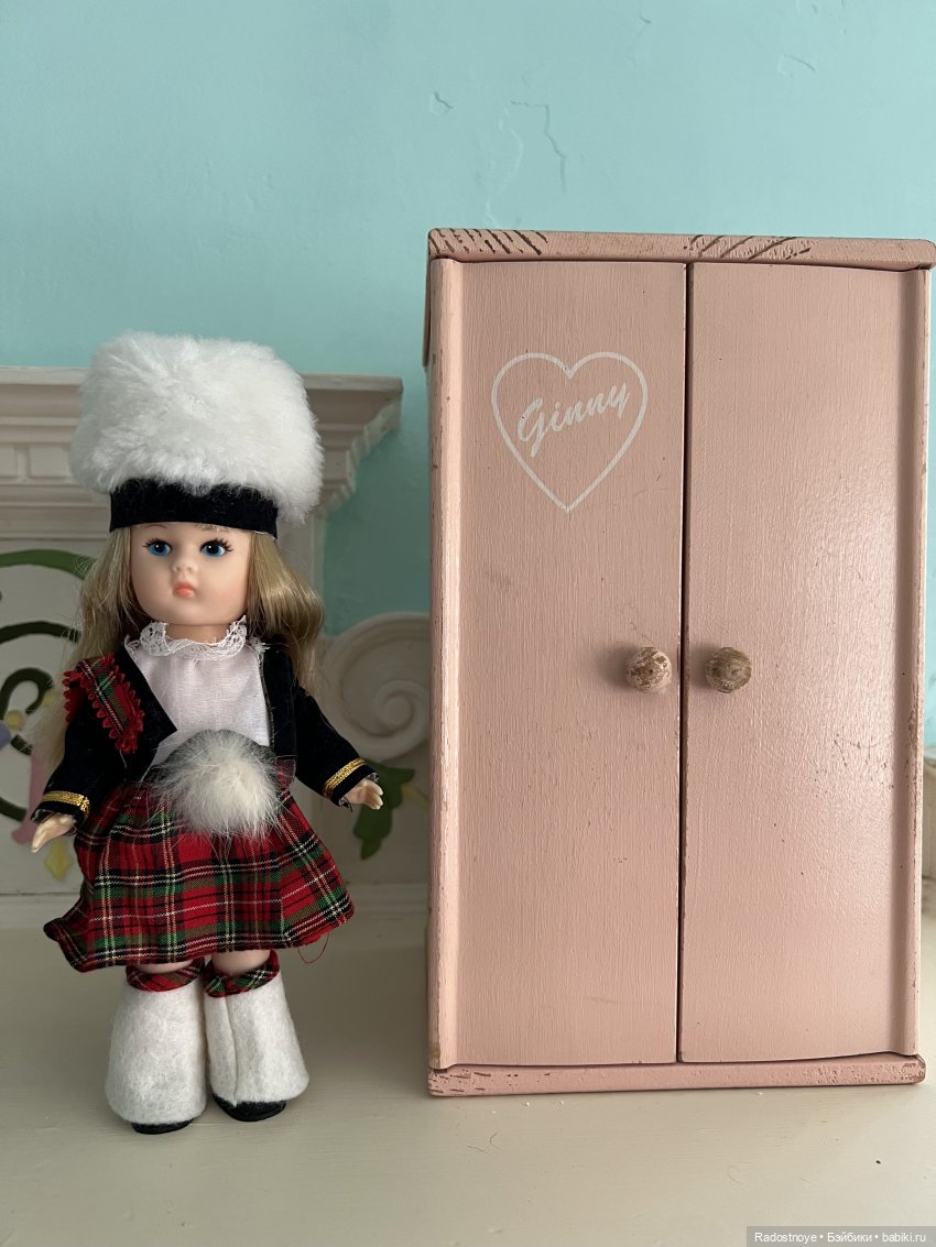 Две американские композитные куколки, выигранные в живом аукционе