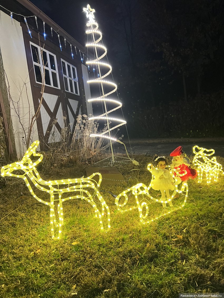 Рождественская прогулка Дженнифер и Скарлетт | Бэйбики Рождественская прогулка Дженнифер и Скарлетт (фото 6)