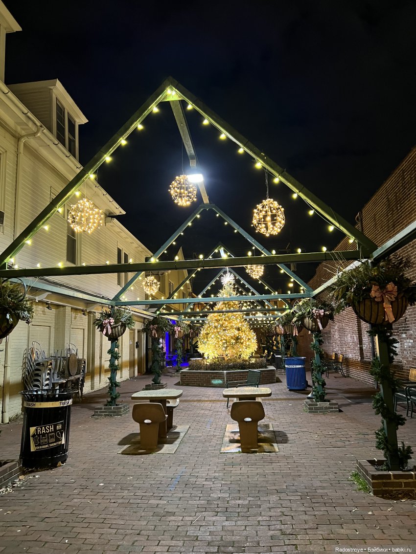 Рождественская прогулка Дженнифер и Скарлетт | Бэйбики Рождественская прогулка Дженнифер и Скарлетт