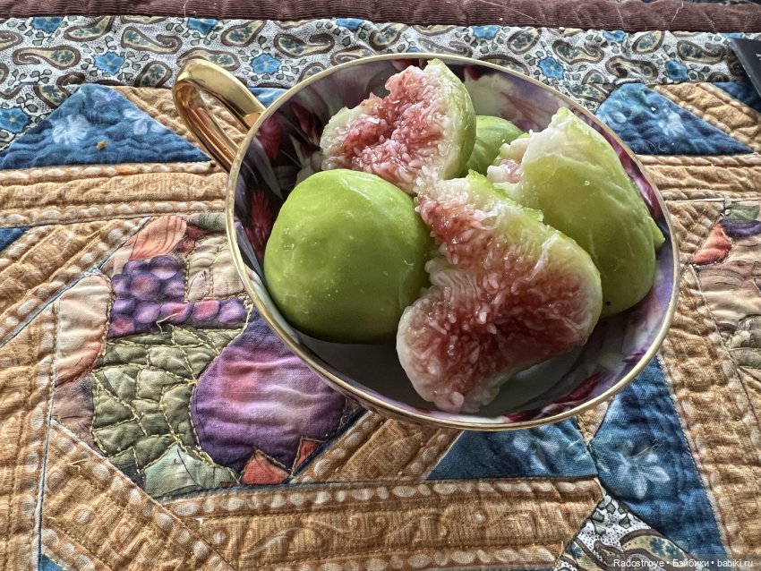 Как Эдда мне помогала фиги доить