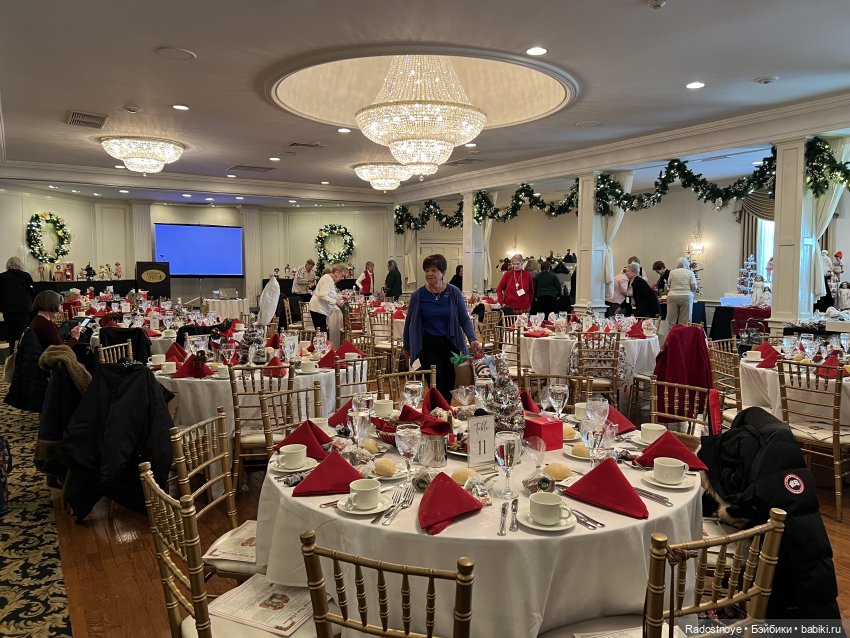 Schoenhut под Рождественской елкой