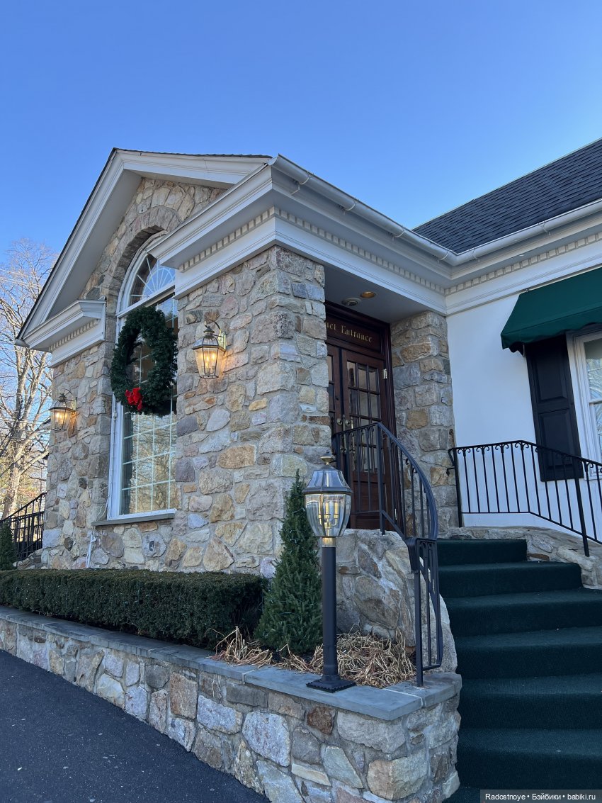 Schoenhut под Рождественской елкой