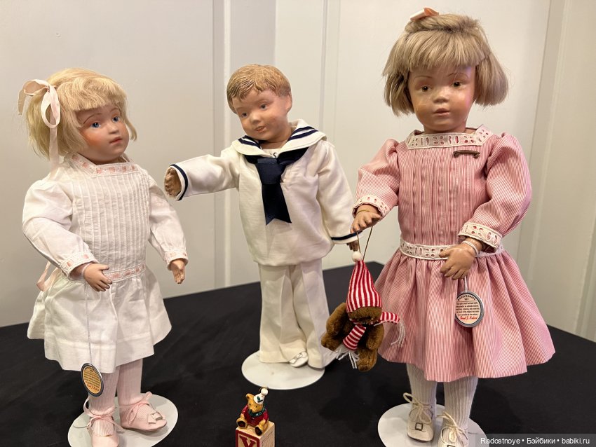 Schoenhut под Рождественской елкой