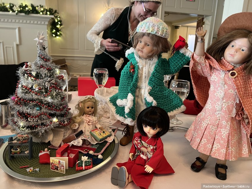 Schoenhut под Рождественской елкой