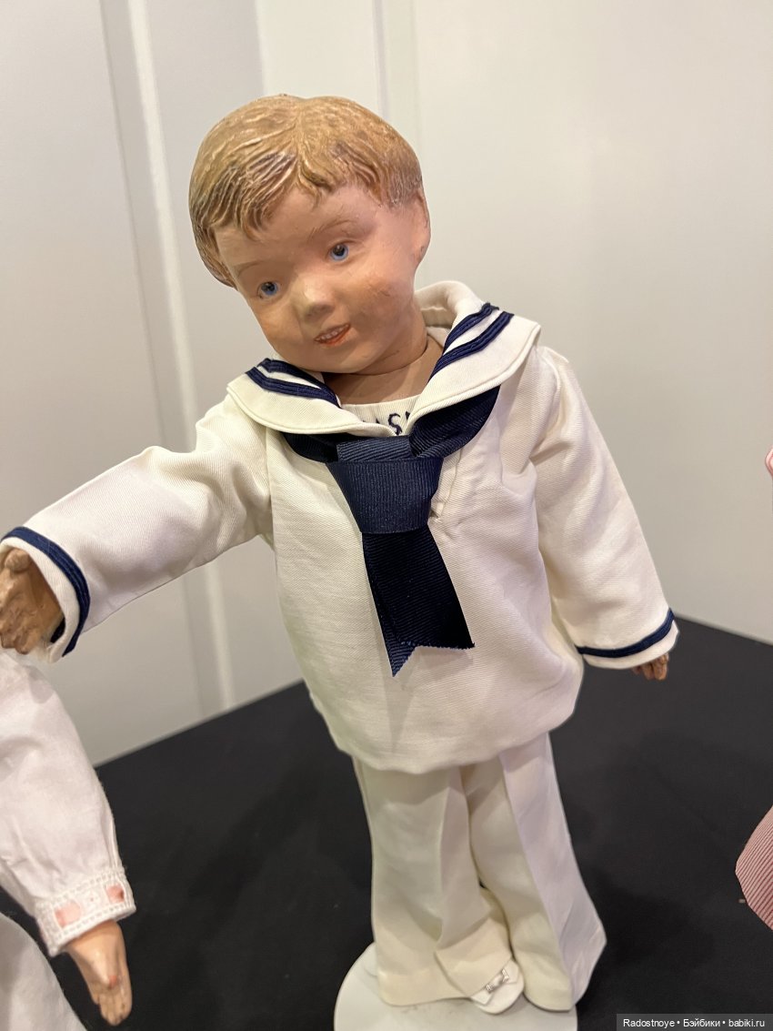 Schoenhut под Рождественской елкой