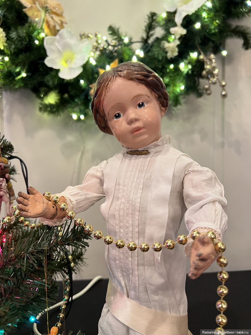 Schoenhut под Рождественской елкой