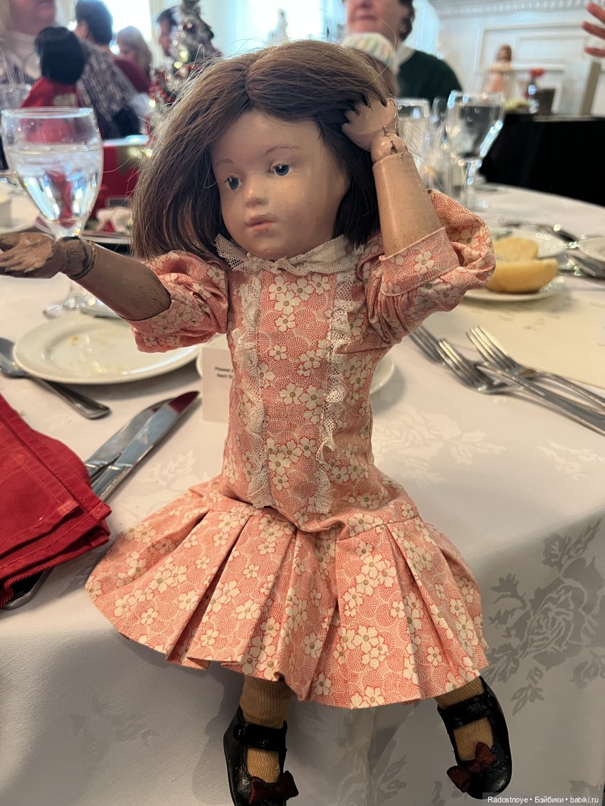 Schoenhut под Рождественской елкой