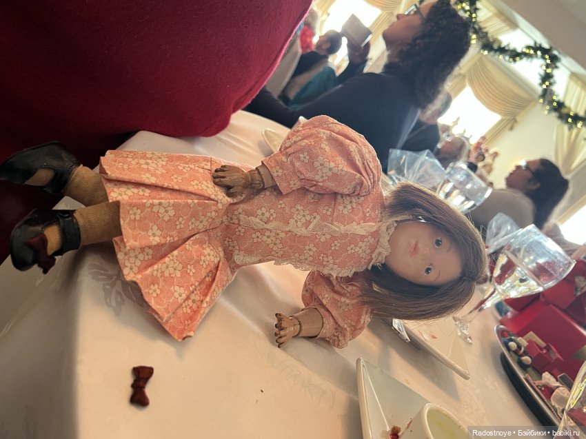 Schoenhut под Рождественской елкой