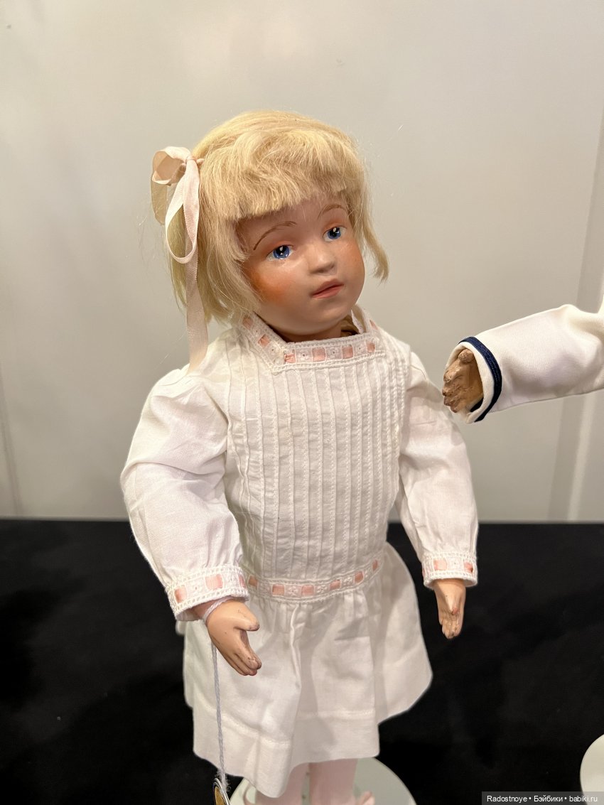 Schoenhut под Рождественской елкой