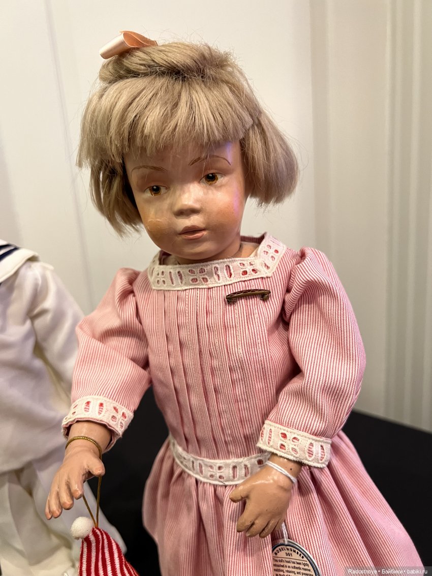 Schoenhut под Рождественской елкой