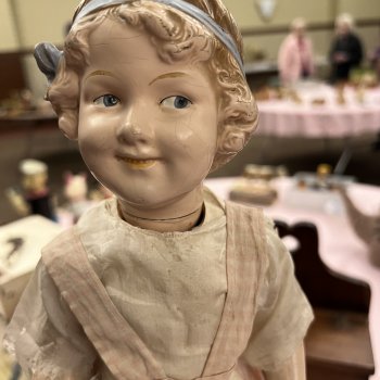 Живой аукцион кукол и игрушек