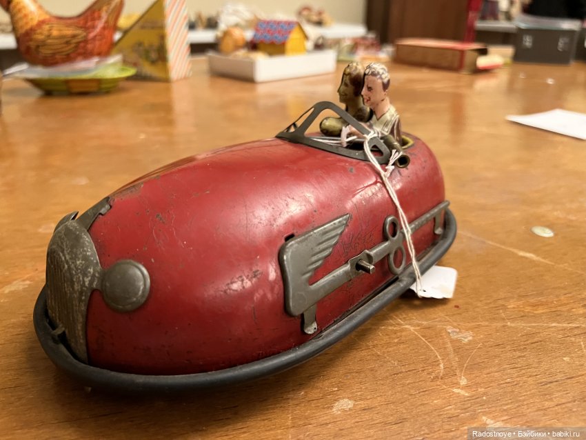 Живой аукцион кукол и игрушек