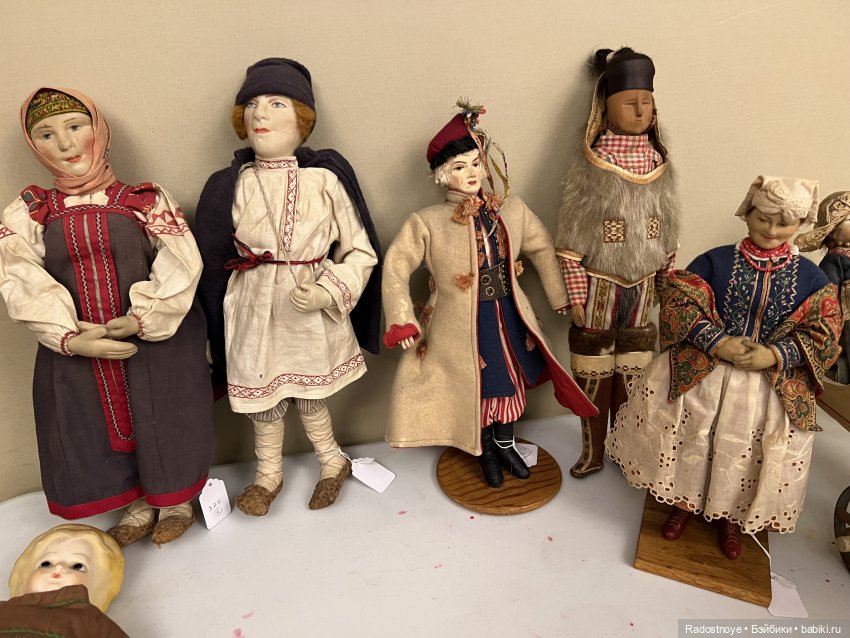 Живой аукцион кукол и игрушек