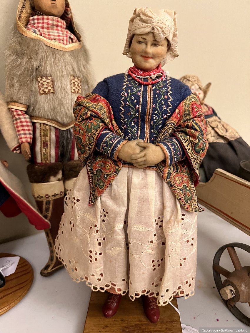 Живой аукцион кукол и игрушек