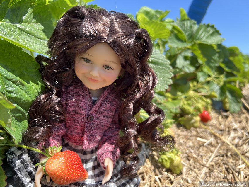 Первая клубника | Бэйбики Первая клубника — Куклы Ruby Red (Руби Ред) Fashion Friends: Siblies