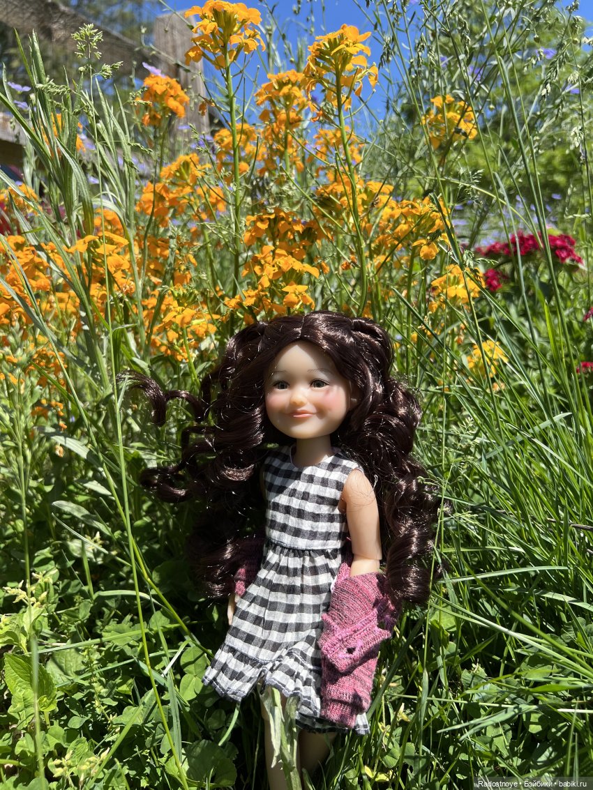 Первая клубника | Бэйбики Первая клубника — Куклы Ruby Red (Руби Ред) Fashion Friends: Siblies