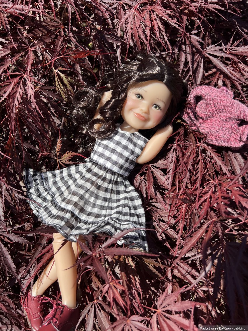 Первая клубника | Бэйбики Первая клубника — Куклы Ruby Red (Руби Ред) Fashion Friends: Siblies