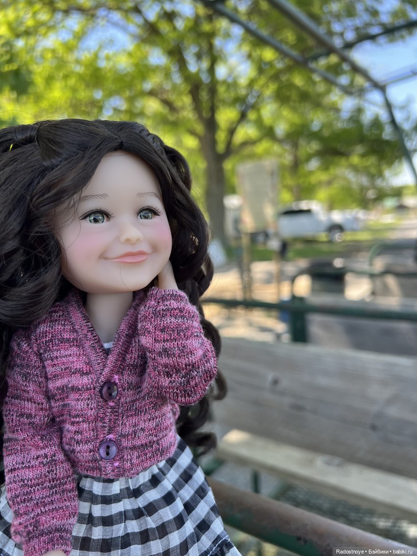 Первая клубника | Бэйбики Первая клубника — Куклы Ruby Red (Руби Ред) Fashion Friends: Siblies (фото 6)