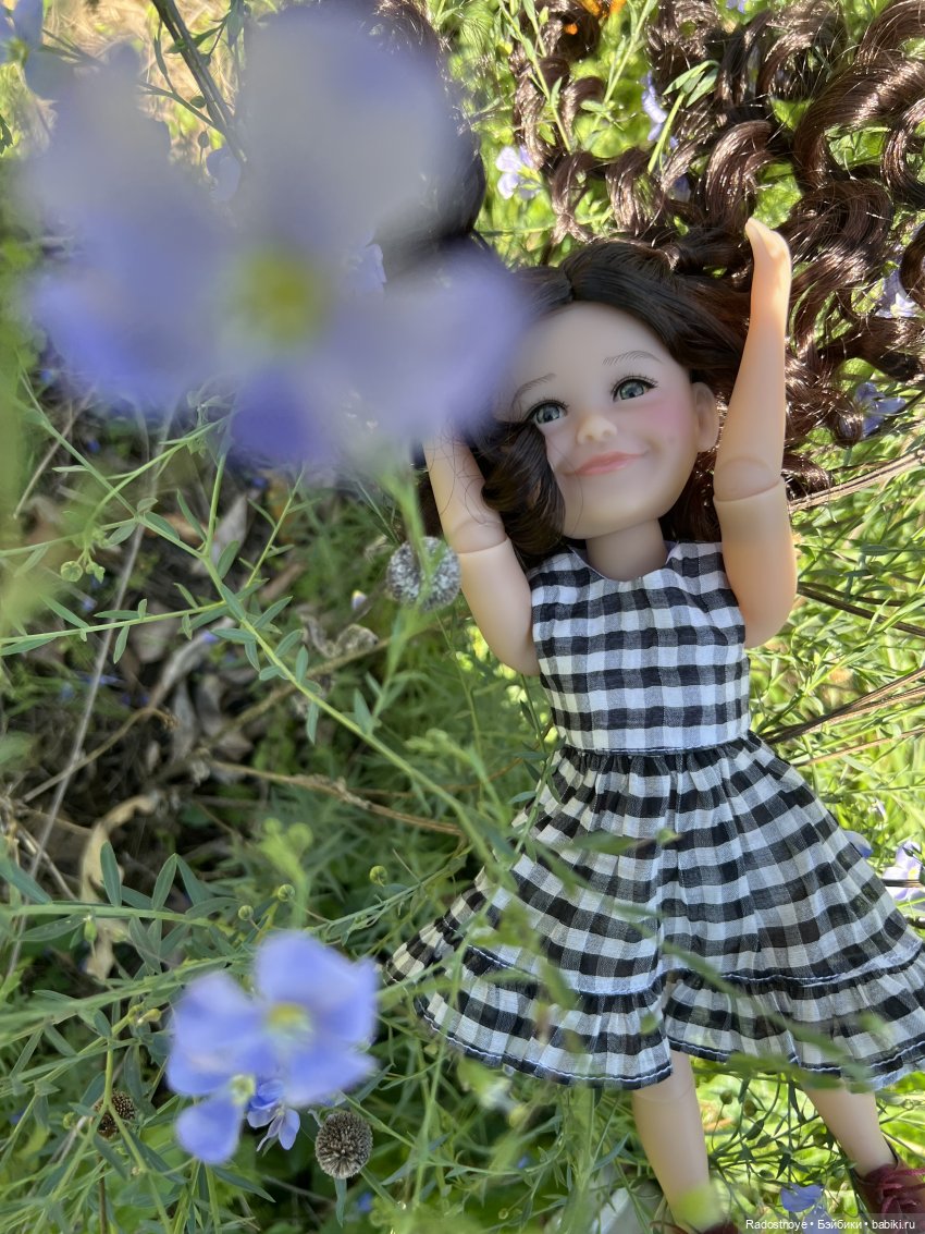 Первая клубника | Бэйбики Первая клубника — Куклы Ruby Red (Руби Ред) Fashion Friends: Siblies