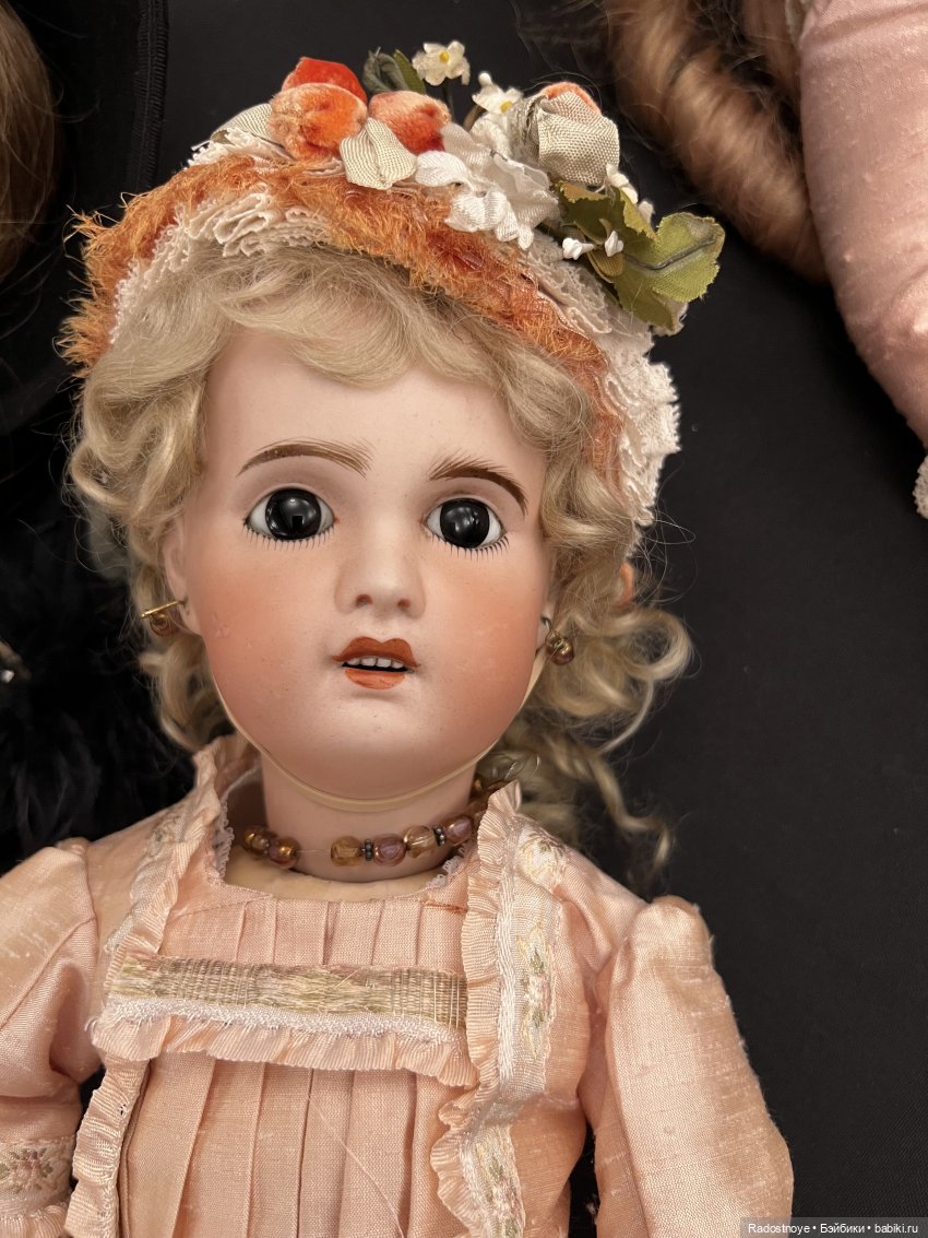 Обзор с аукциона антикварных кукол