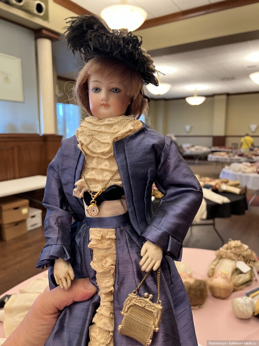 Обзор с аукциона антикварных кукол