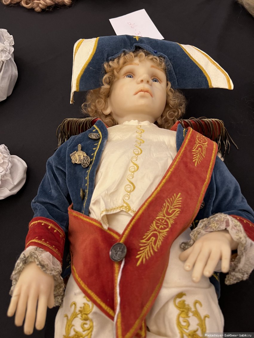 Обзор с аукциона антикварных кукол