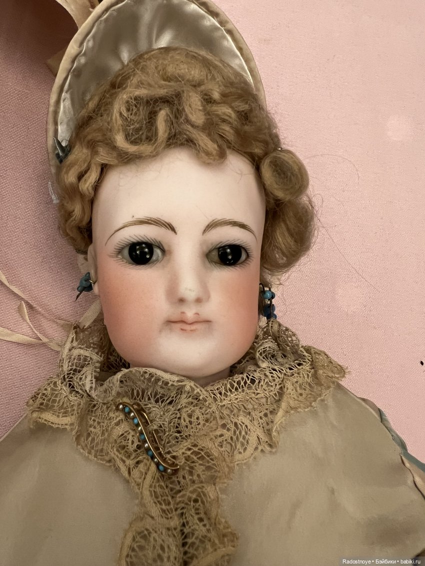 Обзор с аукциона антикварных кукол