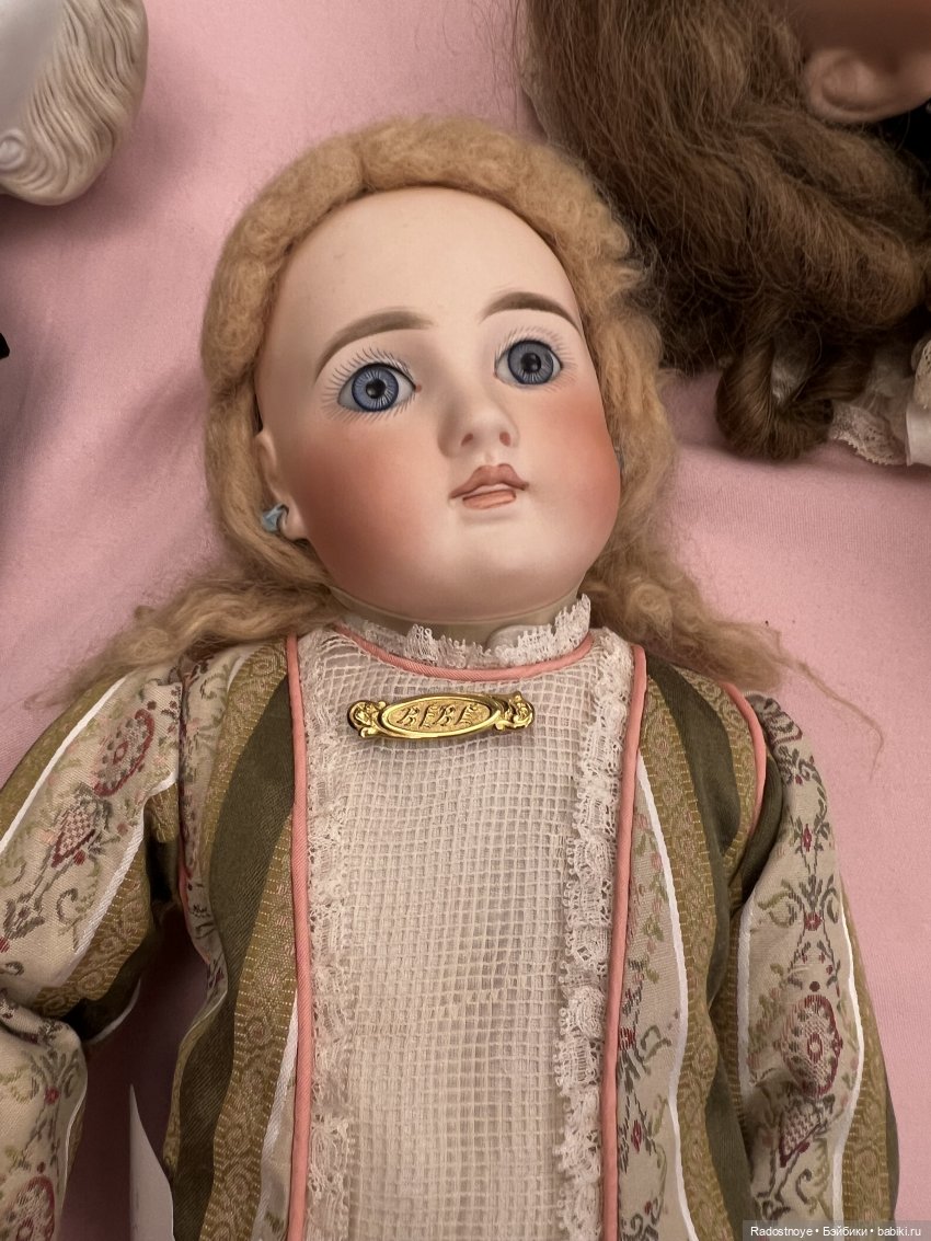 Обзор с аукциона антикварных кукол