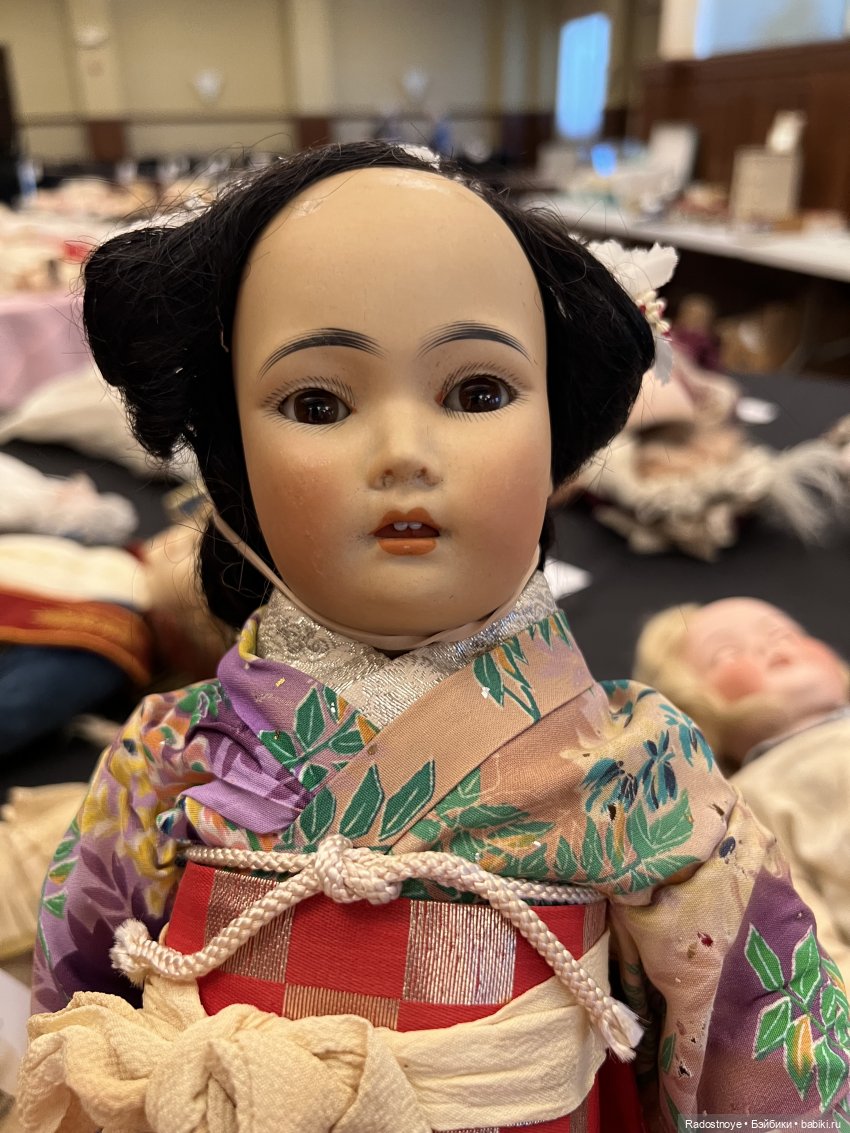 Обзор с аукциона антикварных кукол