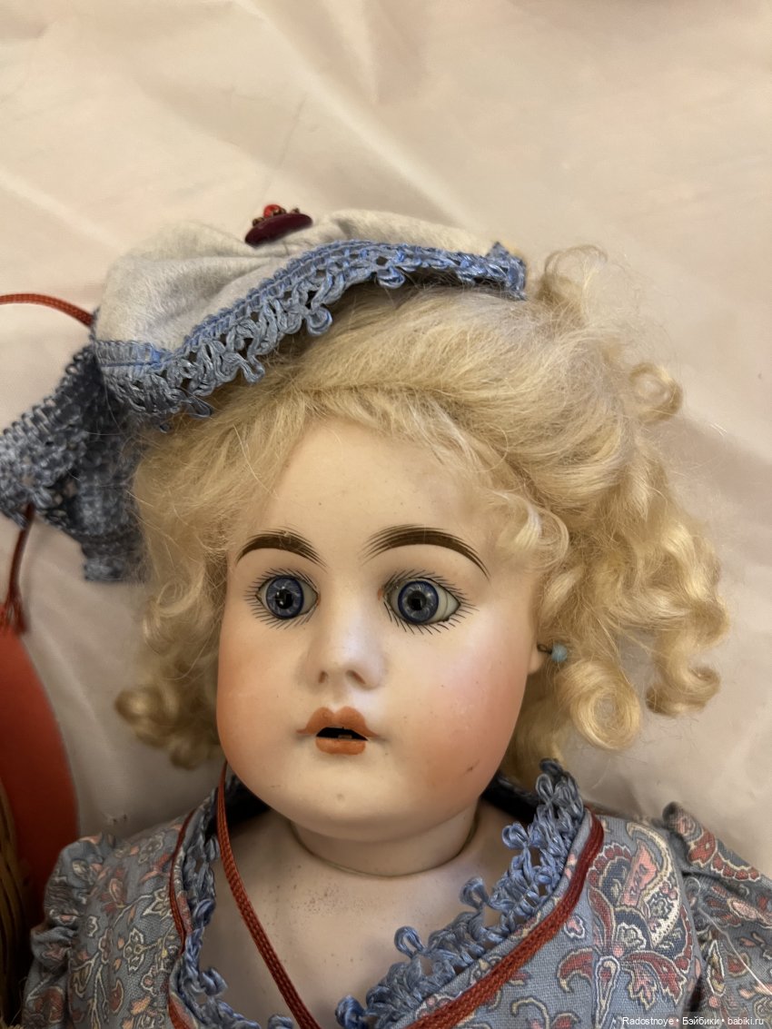 Обзор с аукциона антикварных кукол