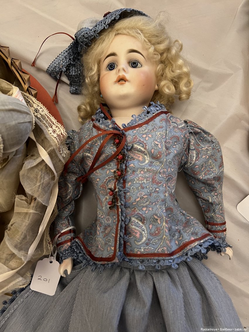 Обзор с аукциона антикварных кукол