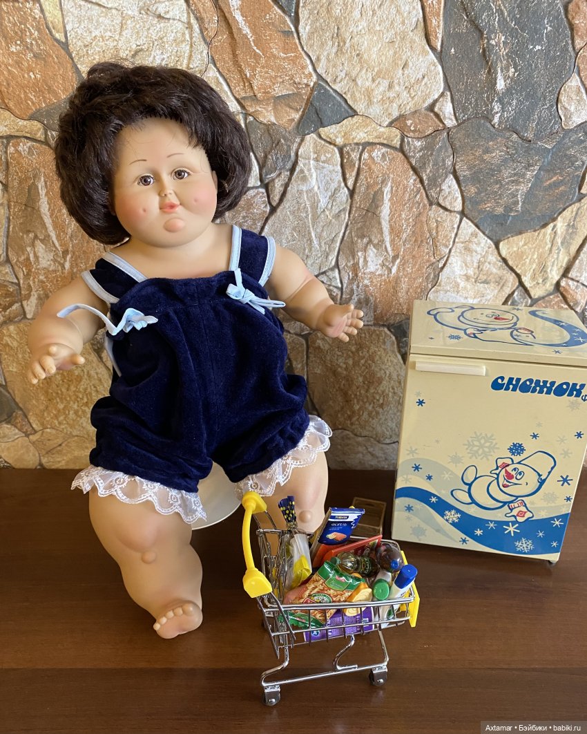 Мадам Грицацуева, загружает холодильник (фото 5)