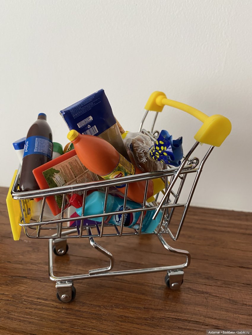 Мадам Грицацуева, загружает холодильник (фото 2)