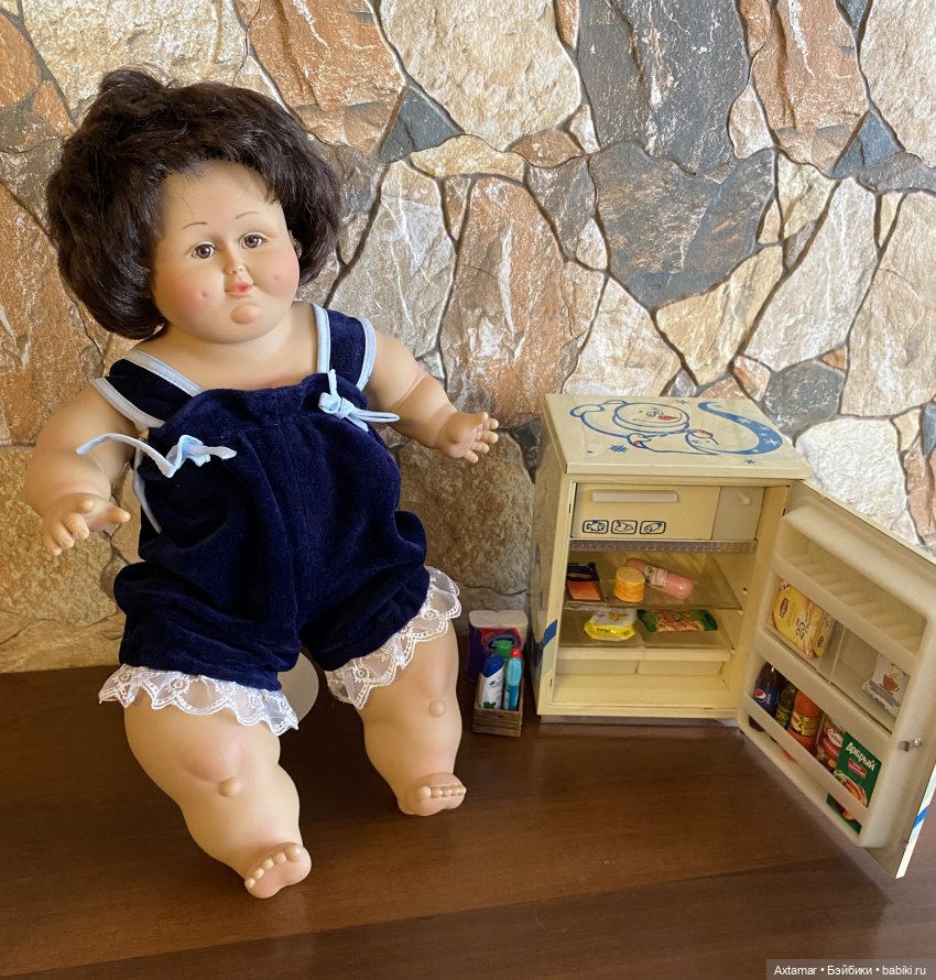 Мадам Грицацуева, загружает холодильник (фото 6)