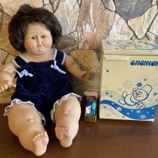 Мадам Грицацуева, загружает холодильник