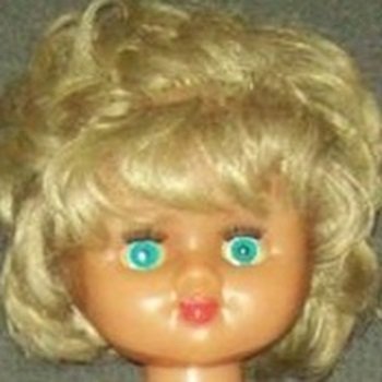 Помогите, пожалуйста, опознать девочку .