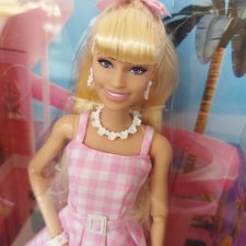 Barbie  Марго Робби  базовая