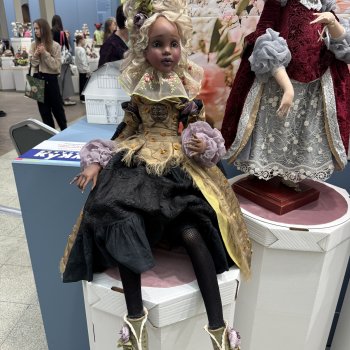 Сегодня первый день выставки кукол в Гостином дворе