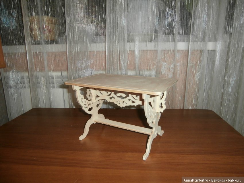 Столик обеденный