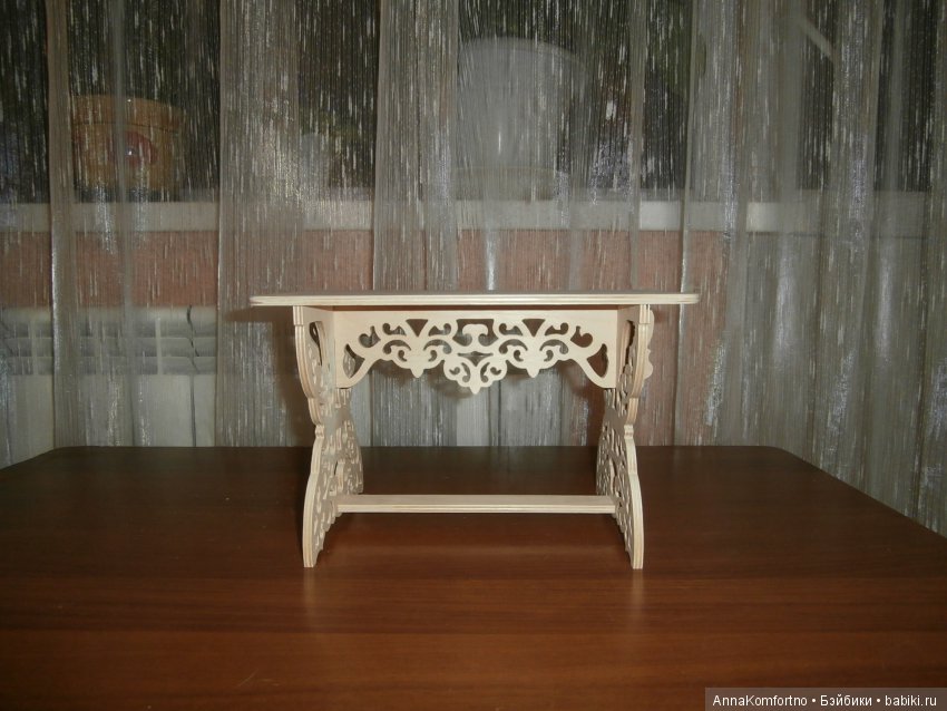 Столик обеденный