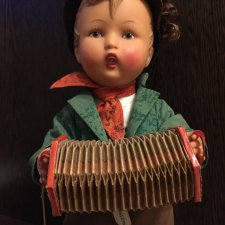 MJ Hummel Goebel Мальчик с гармошкой