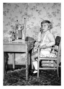 Кукольные домики 1950-60-х годов. Телефон (фото 7)