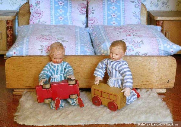 Кукольные домики 1950-60-х годов. Спальня (фото 6)