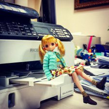 Ася в офисе