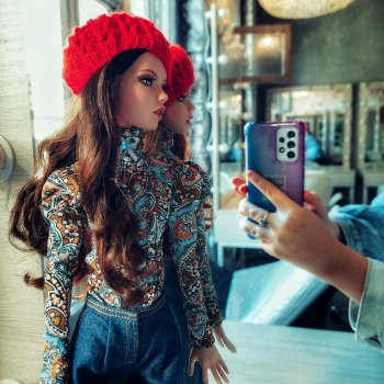 Женя в Зазеркалье