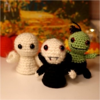 Вязаная компания на Хэллоуин