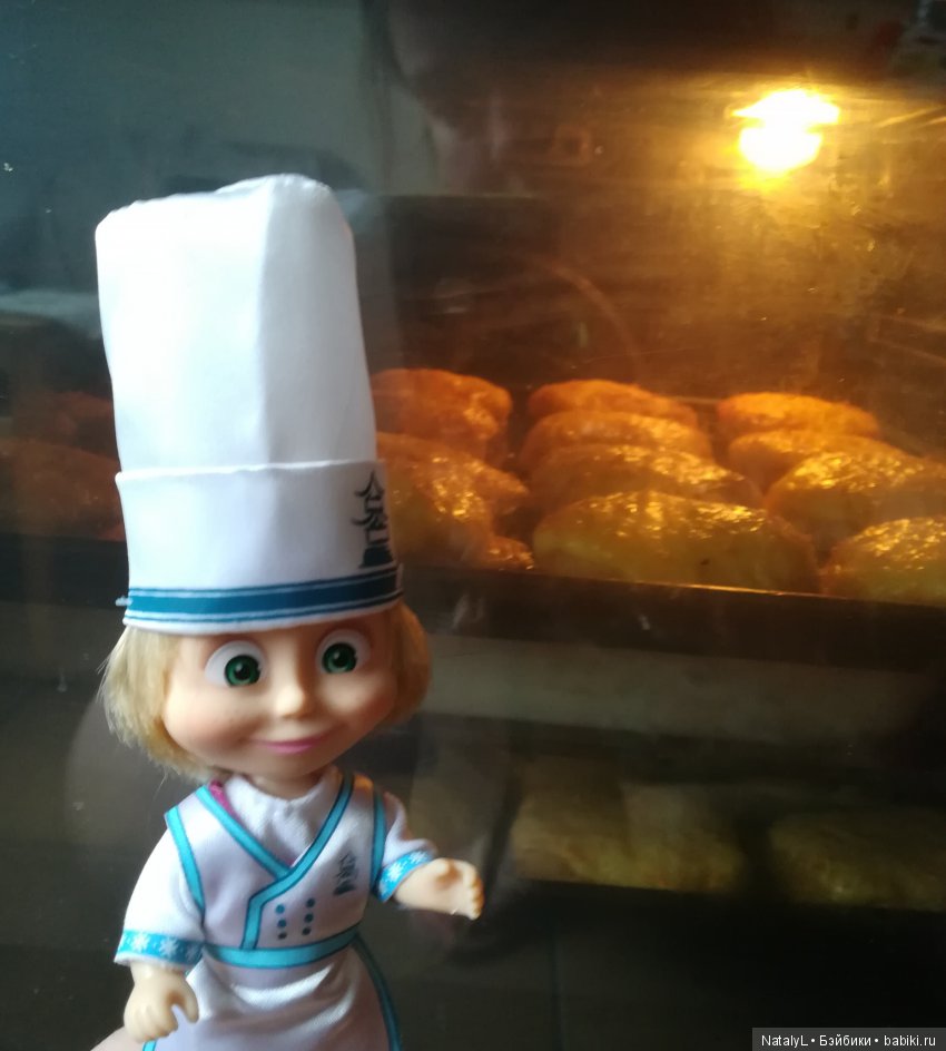 С днем повара — Куклы Маша и Медведь (Simba): Маша в кармашке (фото 4)